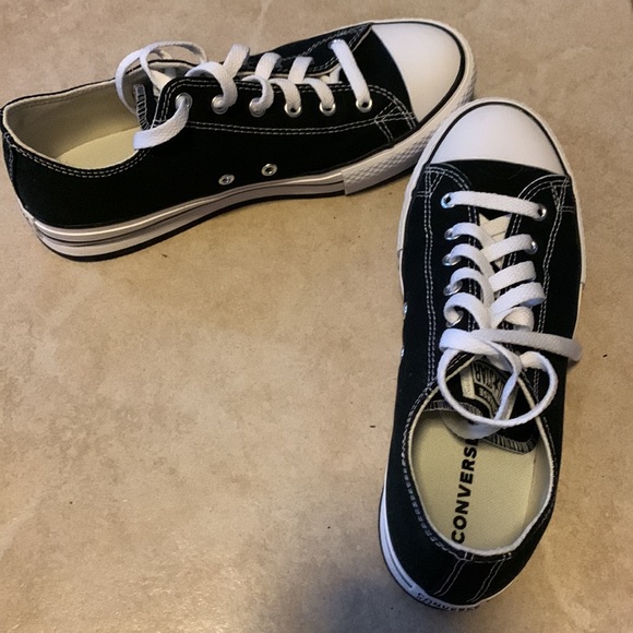 Converse Chuck Taylor Platform Low-top Size 6Y - Picture 2 of 5